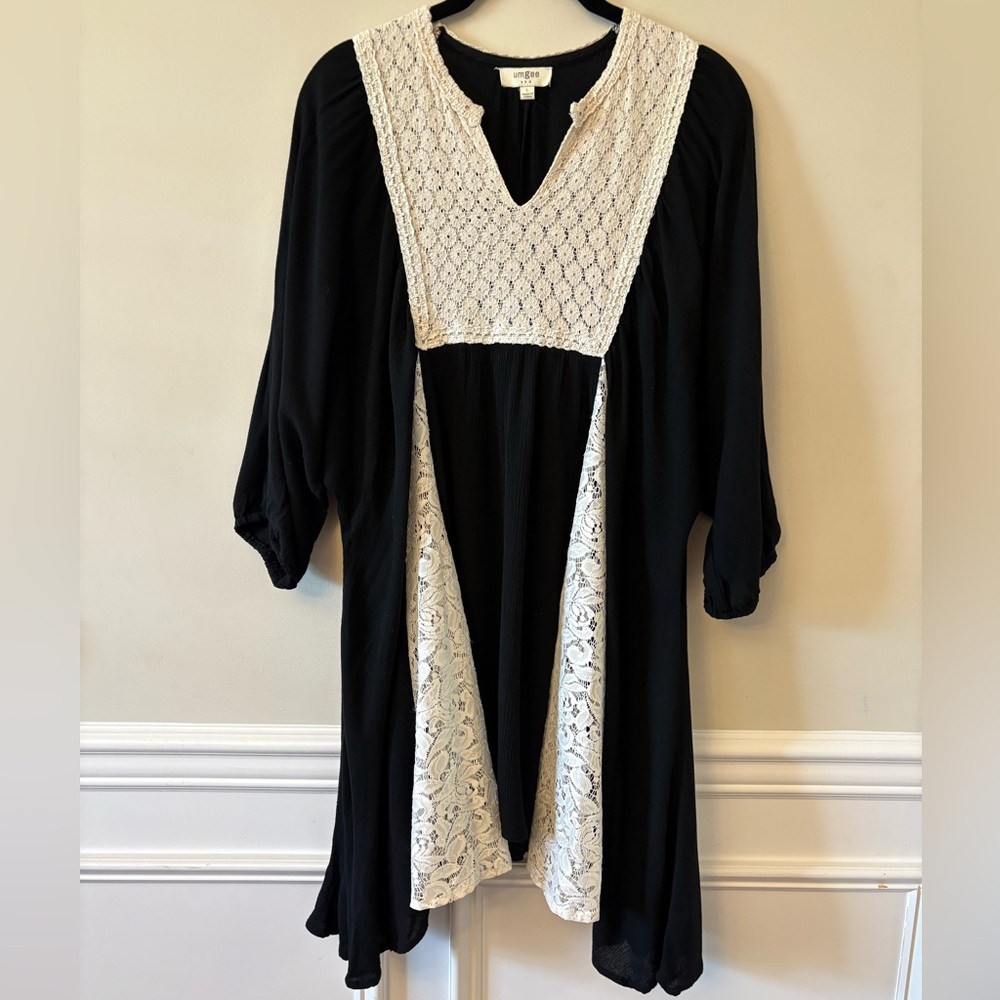 Umgee Black and Cream Lace Tunic